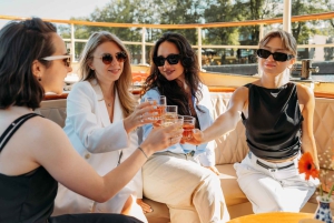 Amsterdam: Classic Boat Cruise with Optional Cheese & Wine