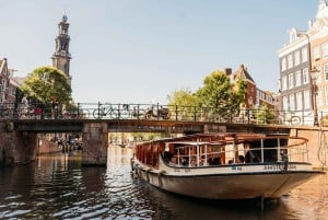 Amsterdam: Classic Boat Cruise with Optional Cheese & Wine