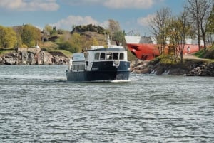 From Helsinki: Round-Trip Ferry Ticket to Suomenlinna