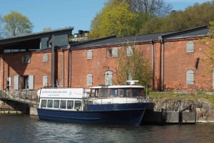 From Helsinki: Round-Trip Ferry Ticket to Suomenlinna