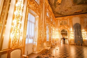From St. Petersburg: Catherine Palace and Amber Room Tour