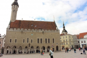 Helsinki: Tallinn Guided Day Tour with Ferry Crossing