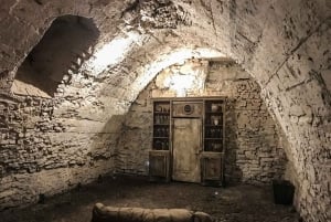 Prague: Oldtown, Medieval Underground & Dungeon History Tour