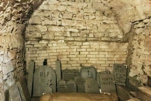 Prague: Oldtown, Medieval Underground & Dungeon History Tour