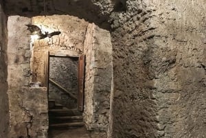 Prague: Oldtown, Medieval Underground & Dungeon History Tour