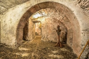 Prague: Oldtown, Medieval Underground & Dungeon History Tour