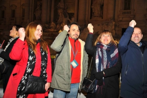 Rome: City Highlights Small Group Walking Tour by Night