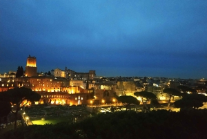 Rome: City Highlights Small Group Walking Tour by Night