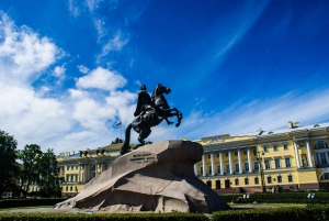 St. Petersburg: 4-Hour Cruise Visa-Free Budget Walking Tour