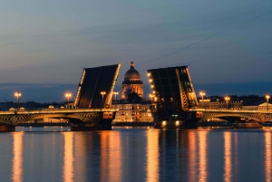 St Petersburg Bridges: Opening at Night Boat Tour