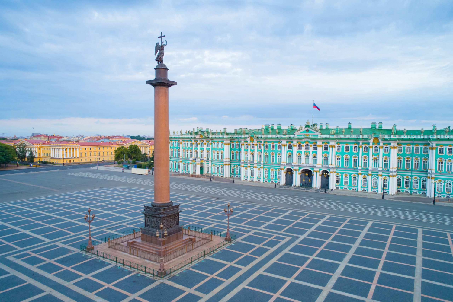 St. Petersburg: City Center Walking Tour with Lunch