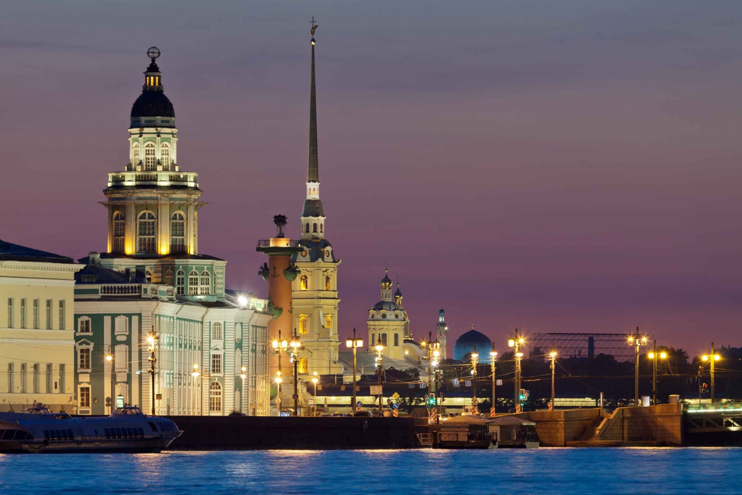 St. Petersburg: Evening Steamboat Tour with Audioguide