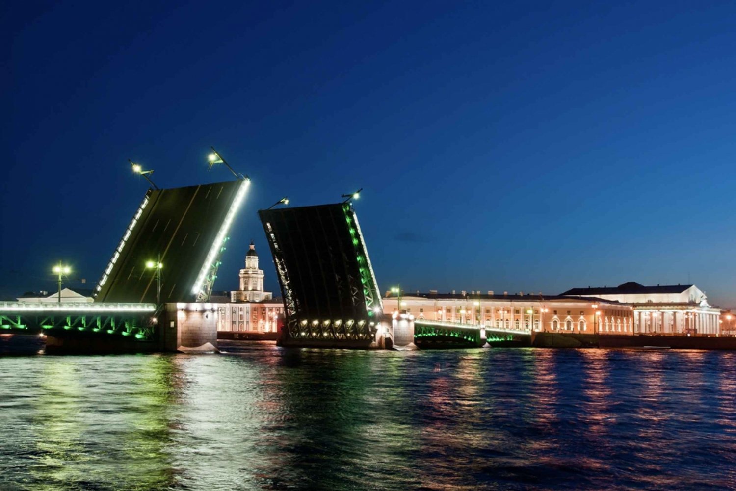 St. Petersburg: Illuminations Night City Tour