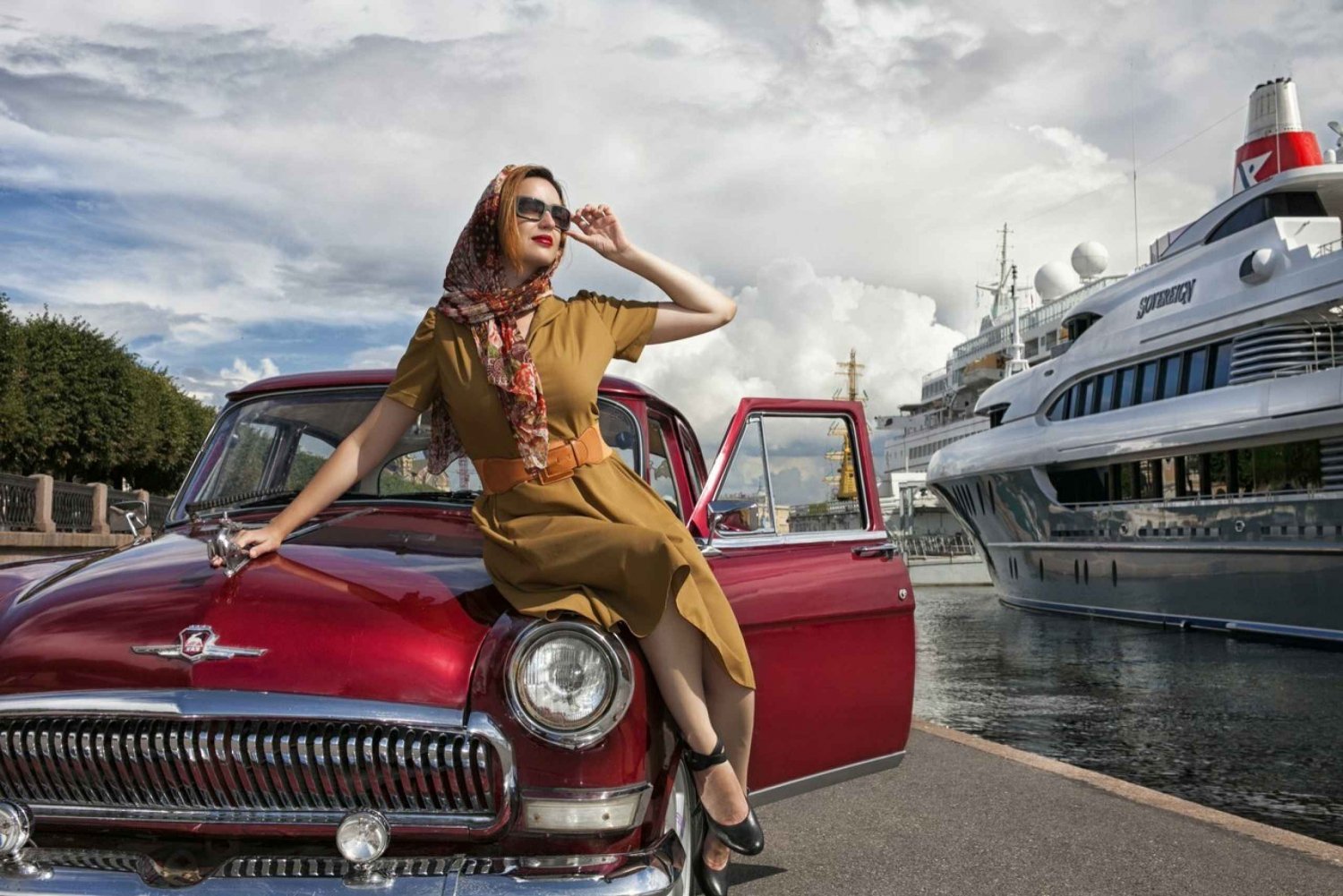 St.Petersburg: Private City Tour by Retro Car