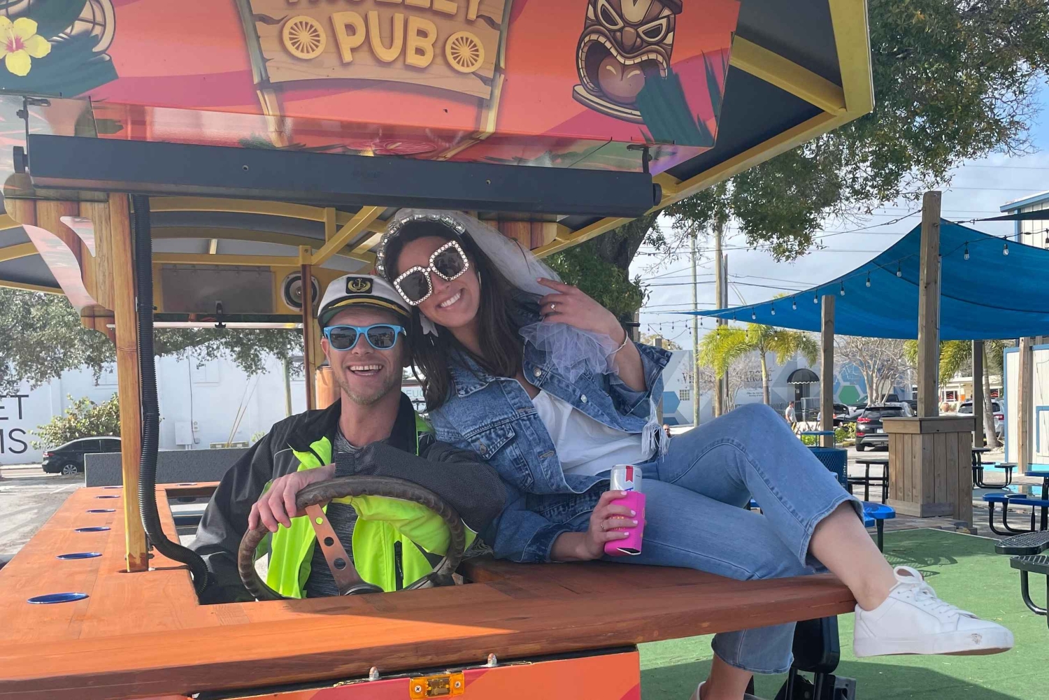 Trolley Pub Party En bici por St. Pete con paradas en bares y murales