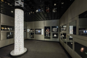Vienna: Swarovski House Tour with Champagne and Gift