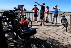 Caloundra: Easy Peasy Rumba E-Bike Tour with Local Guide