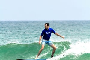 Aprenda a surfear en el recorrido por la playa y las olas más largas de Australia