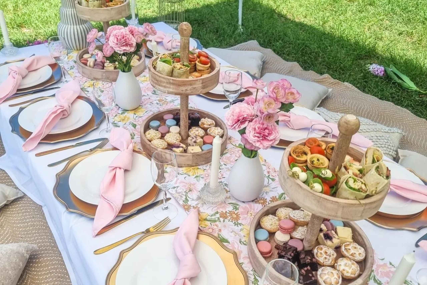 Noosa - Luxurious pop up picnic at Noosa Botanic gardens