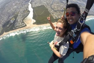 Costa Sunshine: Paracaidismo en tándem con aterrizaje en la playa