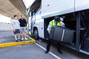 9:30 Uhr Flughafentransfer zum Hotel mit Halbtagestour