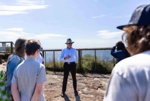 9:30 Uhr Flughafentransfer zum Hotel mit Halbtagestour