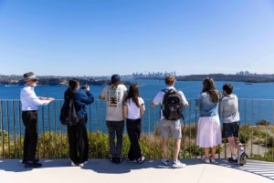 9:30 Uhr Flughafentransfer zum Hotel mit Halbtagestour