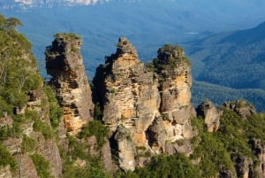 From Sydney: Blue Mountains & Wildlife Park & River cruise