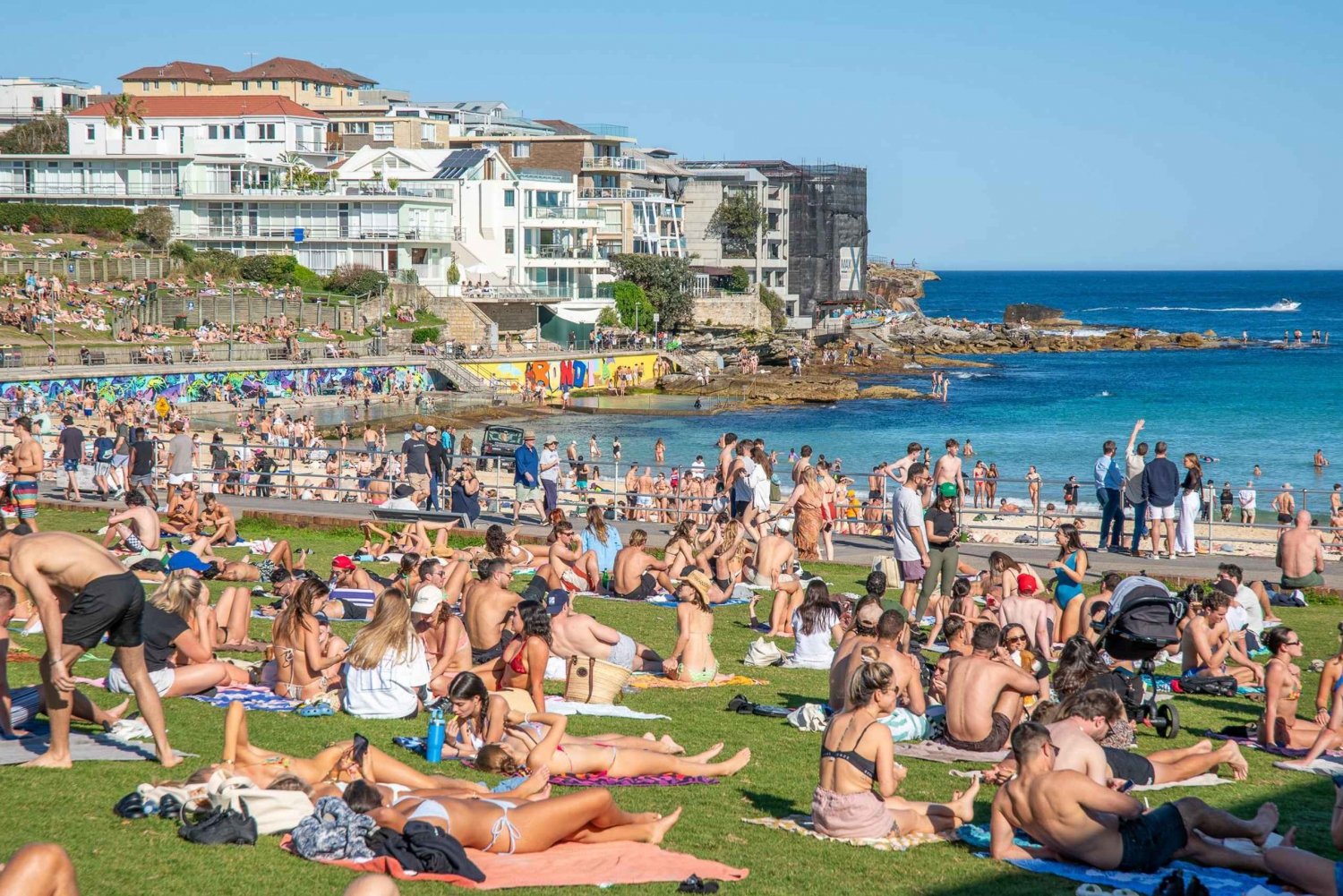 Bondi Beach: Private Photo Shoot on the famous Bondi Beach