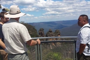 From Sydney: Blue Mountains Bushwalks & Featherdale Tour