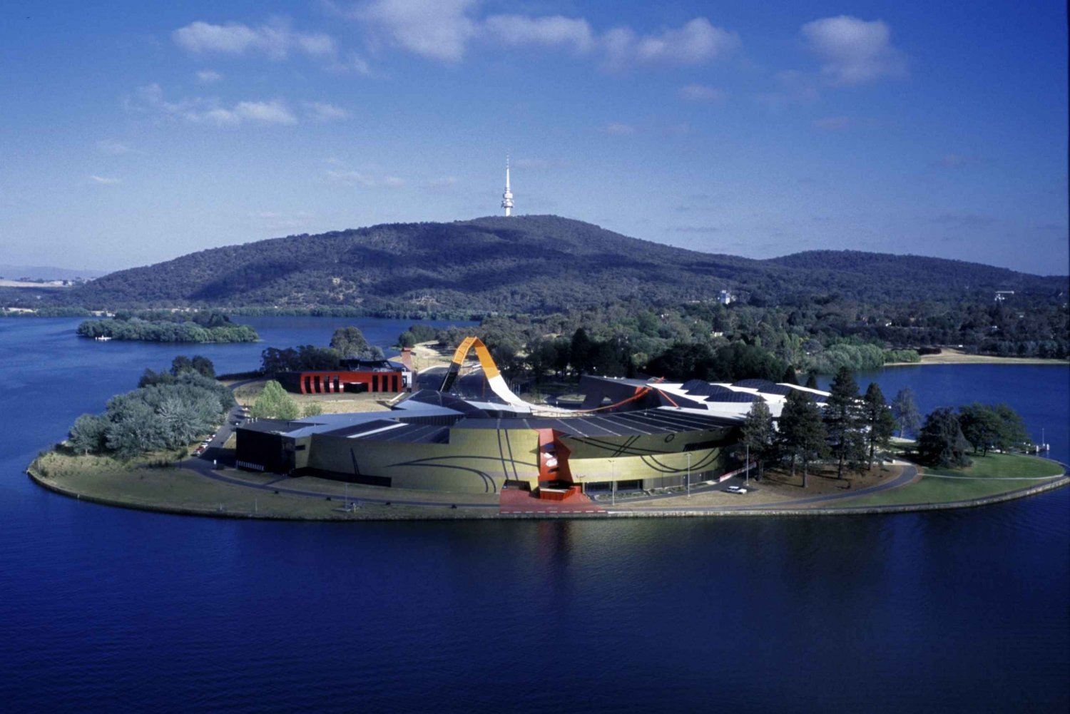 From Sydney: Canberra City Highlights and Floriade Day Tour