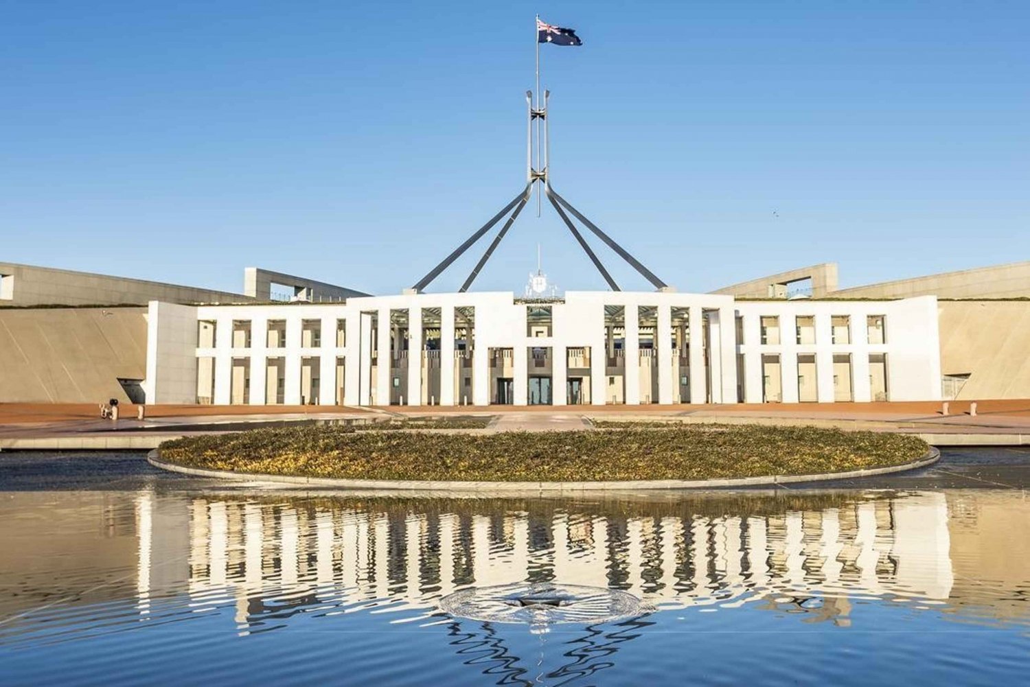 Explore Heart of Australia: Day Tour of Canberra from Sydney