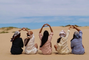 From Sydney: Port Stephens, Anna Bay, Sandboarding & Hike