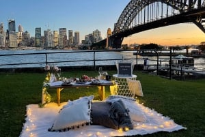 Kirribilli: Private Picnic for 2 with Sydney Harbor Views