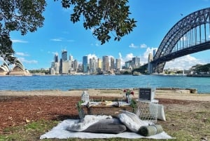 Kirribilli: Private Picnic for 2 with Sydney Harbor Views