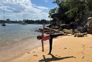 Clase de yoga en la playa de Manly