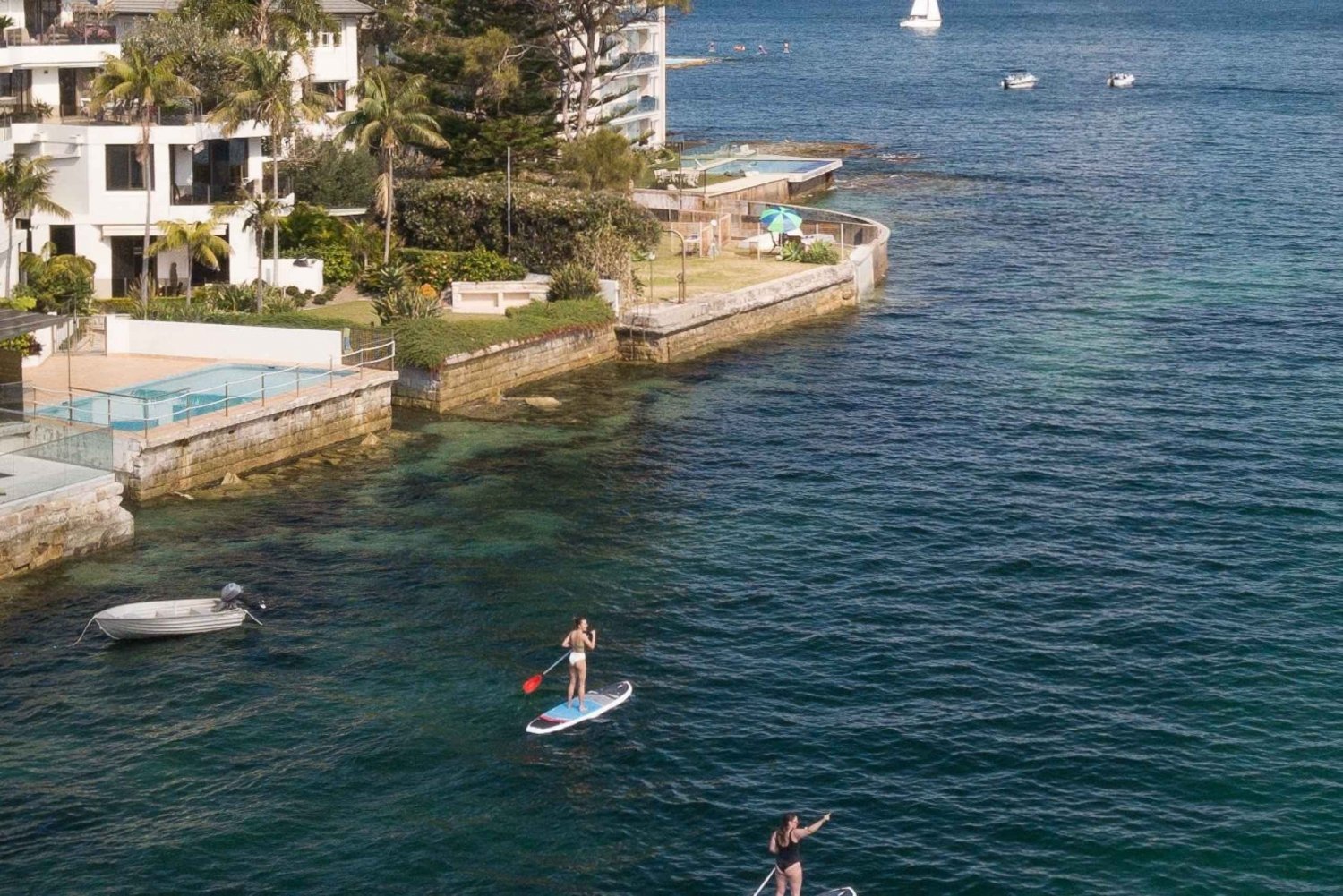 Stand-Up-Paddleboarding-in-Manly
