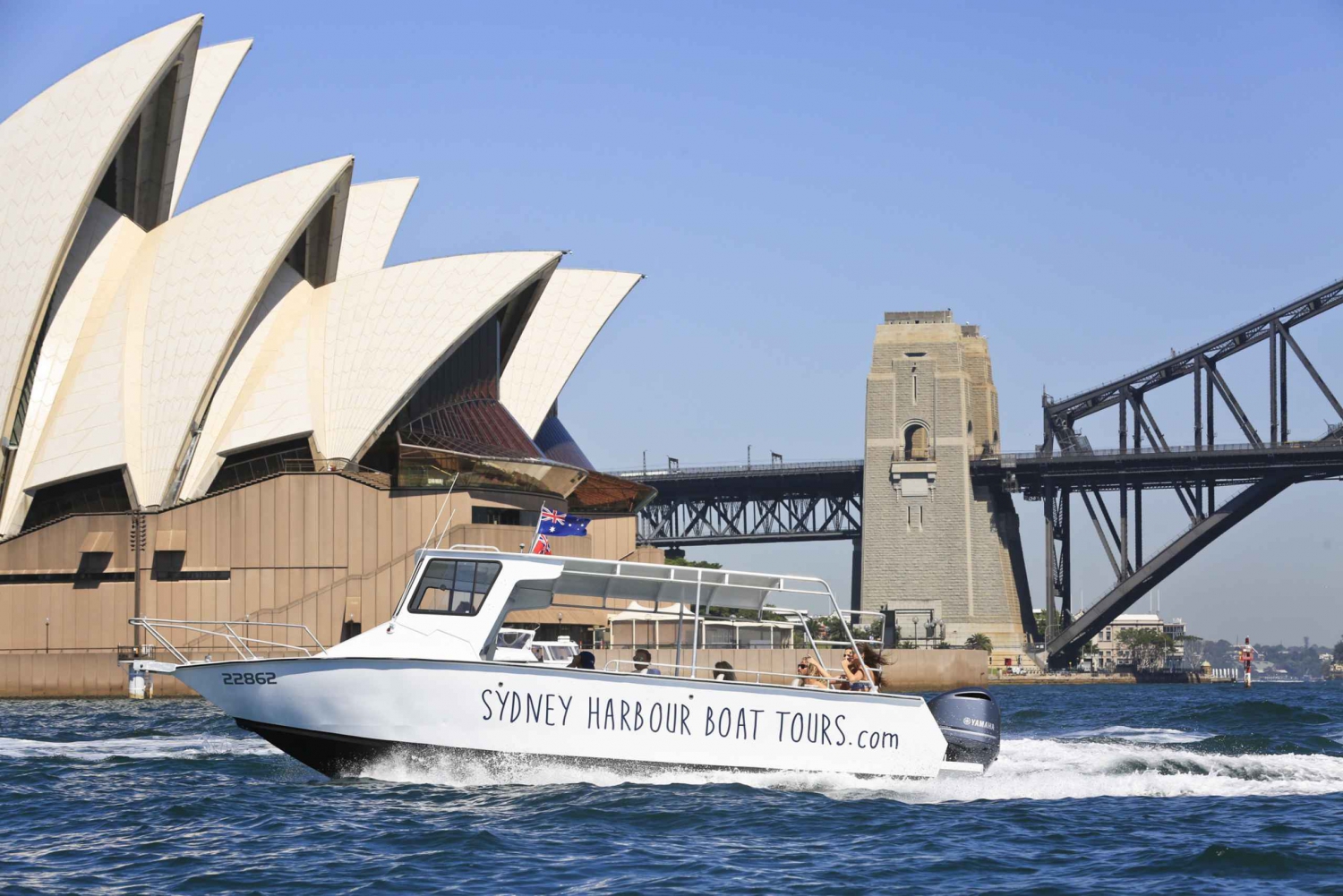 Sydney: Secrets Cruise with Lunch at Famous Yacht Club