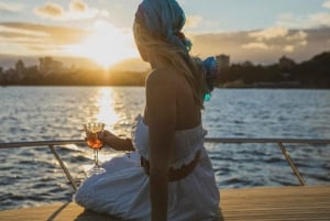 Sydney: 2-Hour Luxury Private Yacht Sunset Cruise