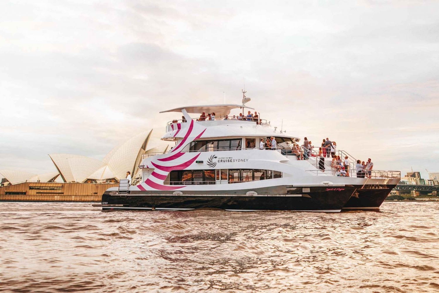 Sydney: Dinner Cruise with 3-Course Meal