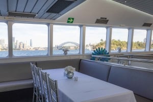 Sydney: Elvis-Tribute-Show-Hafenrundfahrt mit Buffet