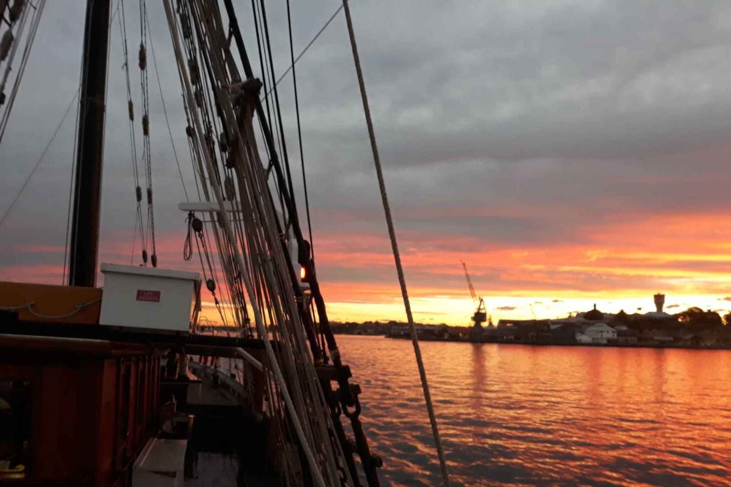 Sydney Harbor Tall Ship Vin & Canapés Kvällskryssning