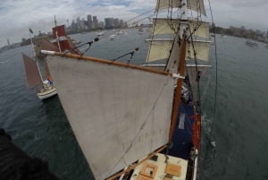Port de Sydney : course de grands voiliers Soren Larsen pour la fête de l'Australie
