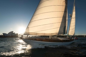 Visita turística e histórica del puerto de Sídney en yate clásico