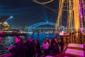 Port w Sydney: Tall Ship Vivid Dinner Cruise