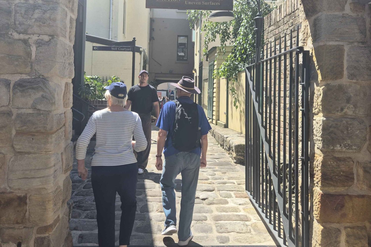 Sydney: Harbour Walking Tour With Controversial Characters