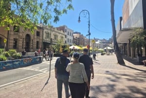Sydney: Harbour Walking Tour With Controversial Characters