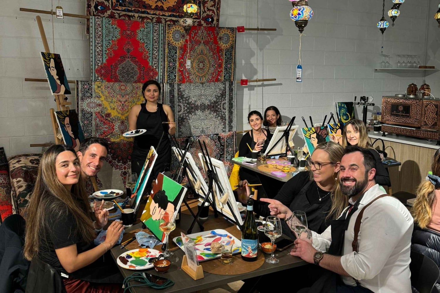 Sydney: Maluj i popijaj - akryl, płótno i wino