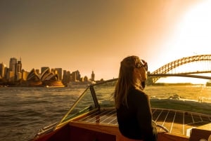 Sydney: Privé boottocht bij zonsondergang met wijn voor maximaal 6 gasten
