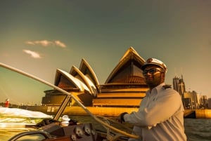 Sydney: Privé boottocht bij zonsondergang met wijn voor maximaal 6 gasten